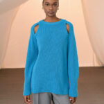 Open reglan round neck sweater